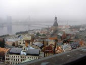 Riga z vhliadkovej vee zahalen hmlou